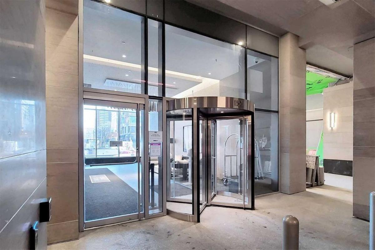 טורונטו 2 Bedroom Plus Den Condo מראה חיצוני תמונה